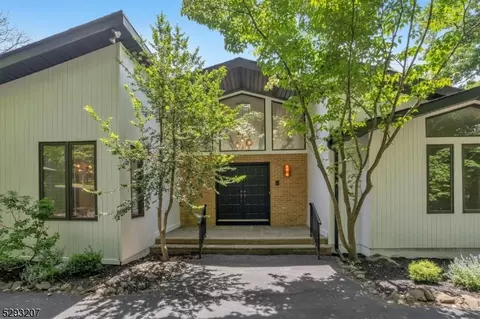 332 Johnston Dr, Watchung, NJ 07069