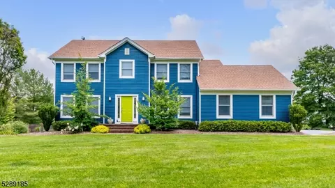 5 Briarwood Rd, Washington Twp, NJ 07853