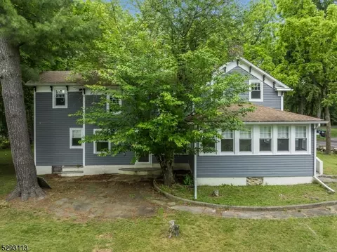 547 W Hill Rd, Glen Gardner, NJ 08826