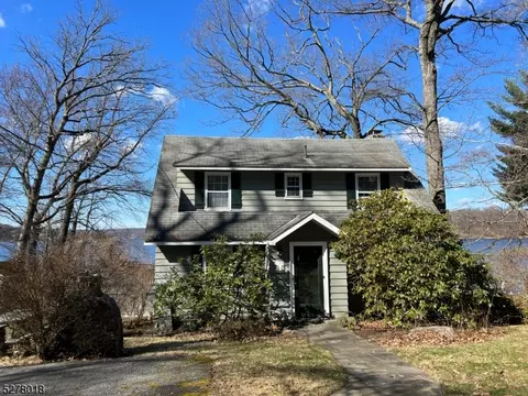 101 Mcgregor Ave, Mount Arlington, NJ 07856