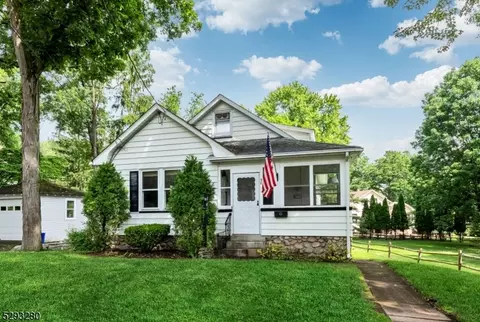 98 Sicomac Ave, Midland Park, NJ 07432