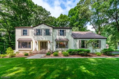 6 Laurel Dr, Washington Twp, NJ 07853