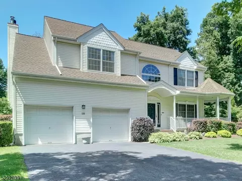 10 Stowe Ct, Roxbury Twp, NJ 07852