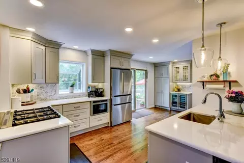556 Wren Way, Somerville, NJ 08876