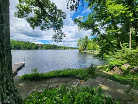 223 Lakeview Dr, Newton, NJ 07860
