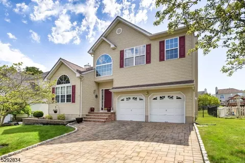 4 Bogart Dr, Bridgewater, NJ 08807