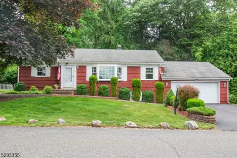 1 Woodside Dr, Rockaway, NJ 07866
