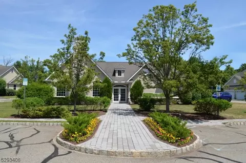 18 Schindler Ct, Parsippany, NJ 07054