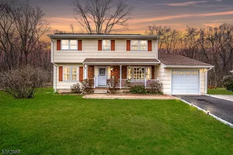 42 Hillside Ave, South Brunswick, NJ 08852