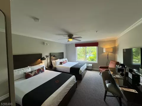 2 Chamonix Dr 402 #402, Vernon, NJ 07462