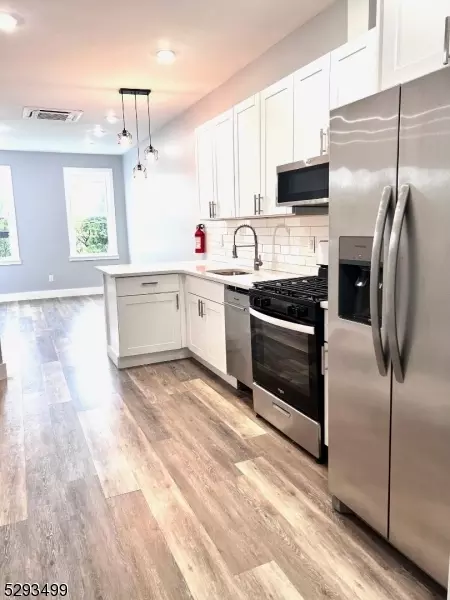 711 10th St #3R, Union City, NJ 07087