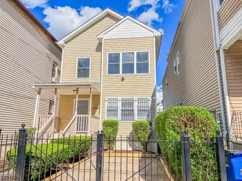 284 S 6th St, Newark, NJ 07103