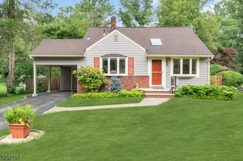 5 Hemlock Pl, Randolph, NJ 07869