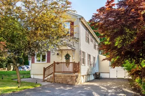 24 Woodsedge Ave, Mount Olive, NJ 07828