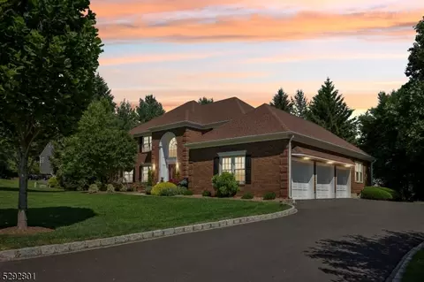 1 Mcnab Ct, Bridgewater, NJ 08807
