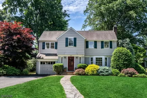 656 Sherwood Rd, Ho Ho Kus, NJ 07423