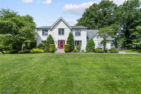 19 Lambert Trl, Mahwah, NJ 07430