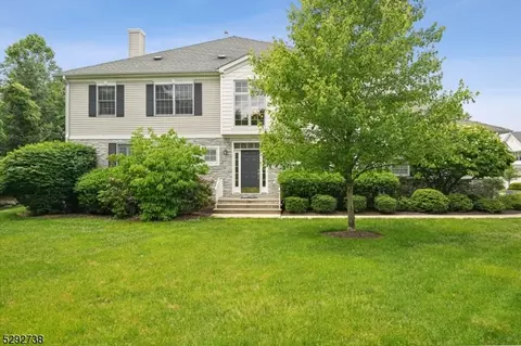 47 Schweinberg Dr, Roseland, NJ 07068