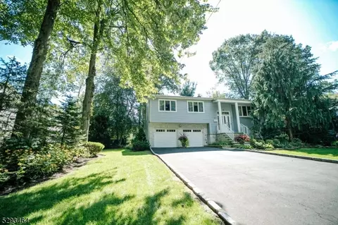 17 Hastings Rd, Berkeley Heights, NJ 07922