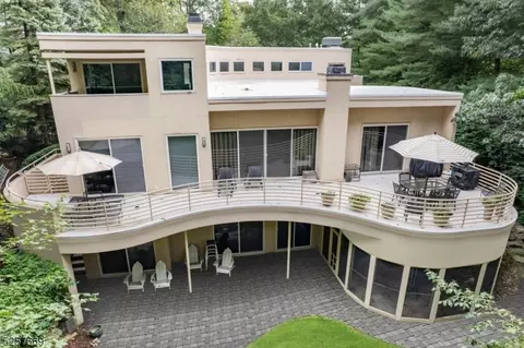 8 Roberts Dr, Mountain Lakes, NJ 07046