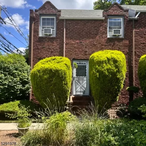 931 River Rd, Teaneck, NJ 07666