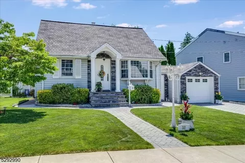 32 Macarthur Dr, Saddle Brook, NJ 07663