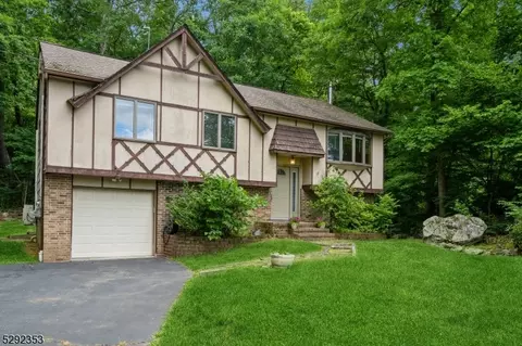 218 Lake Dr, Stanhope, NJ 07874