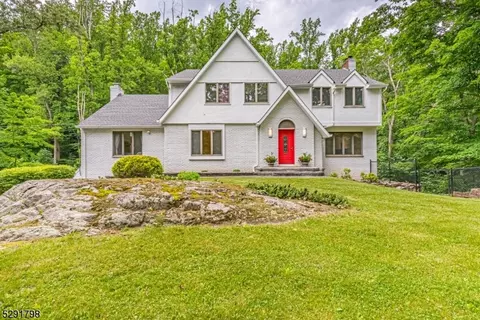146 Kinnelon Rd, Kinnelon, NJ 07405