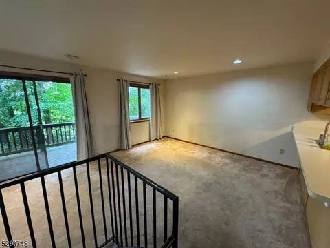 3 Port Royal Dr 3 #3, Vernon, NJ 07462