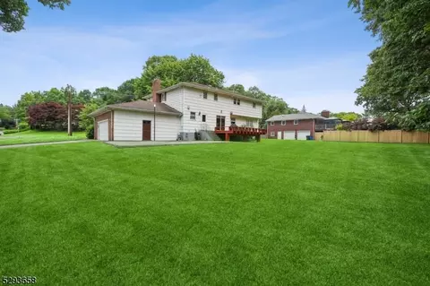 79 Skylark Rd, Springfield, NJ 07081 photo 2