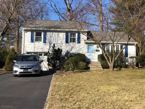 58 Belmont Dr, Livingston, NJ 07039