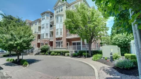 201 W 30th St #107, Bayonne, NJ 07002