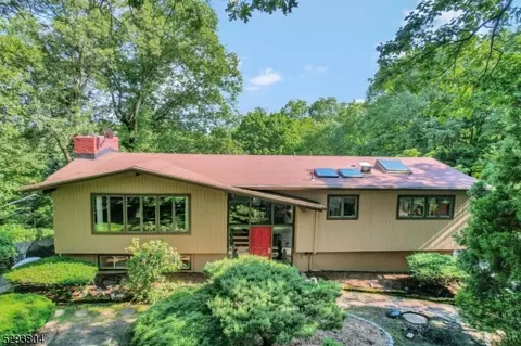 14 Eric Dr, Kinnelon, NJ 07405