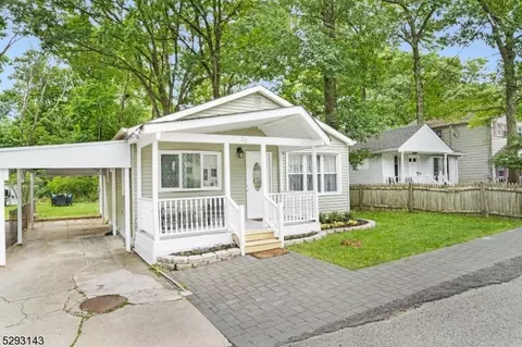 20 Amherst Way, Hopatcong, NJ 07843