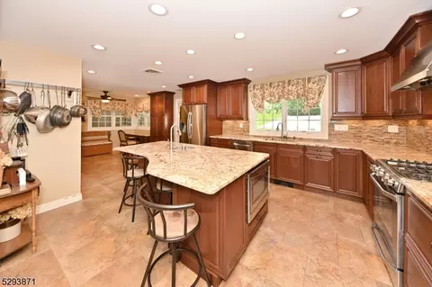 243 N Farview Ave, Paramus, NJ 07652 photo 10