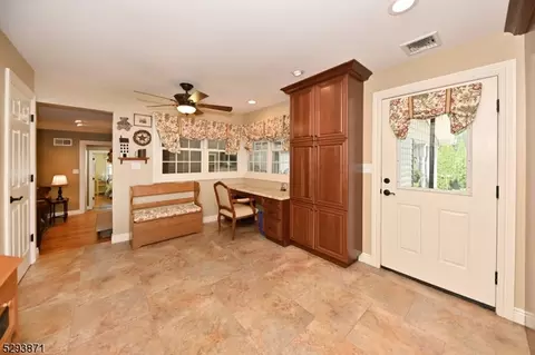 243 N Farview Ave, Paramus, NJ 07652 photo 12