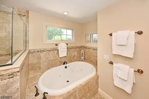 243 N Farview Ave, Paramus, NJ 07652 photo 27