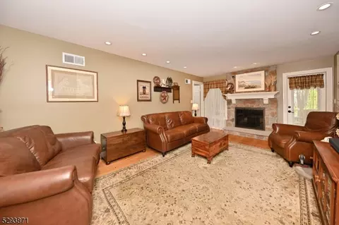 243 N Farview Ave, Paramus, NJ 07652 photo 6