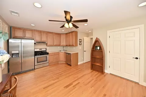 243 N Farview Ave, Paramus, NJ 07652 photo 18