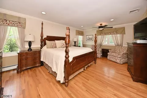 243 N Farview Ave, Paramus, NJ 07652 photo 24