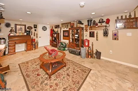243 N Farview Ave, Paramus, NJ 07652 photo 30