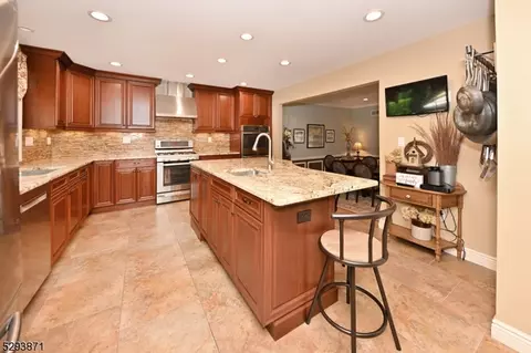 243 N Farview Ave, Paramus, NJ 07652 photo 9