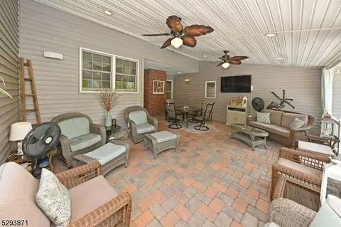 243 N Farview Ave, Paramus, NJ 07652 photo 32