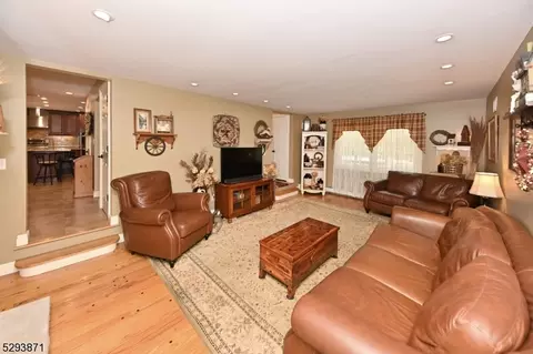 243 N Farview Ave, Paramus, NJ 07652 photo 7