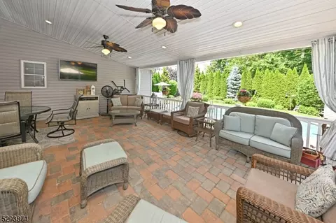 243 N Farview Ave, Paramus, NJ 07652 photo 34