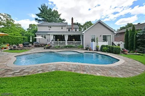 243 N Farview Ave, Paramus, NJ 07652 photo 3