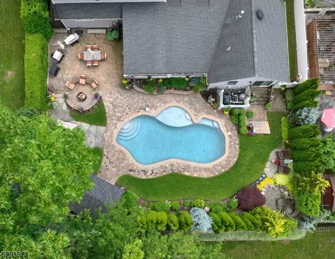 243 N Farview Ave, Paramus, NJ 07652 photo 2