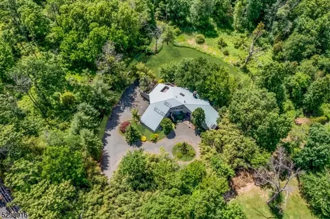 66 Twin Oaks Rd, Bridgewater, NJ 08807