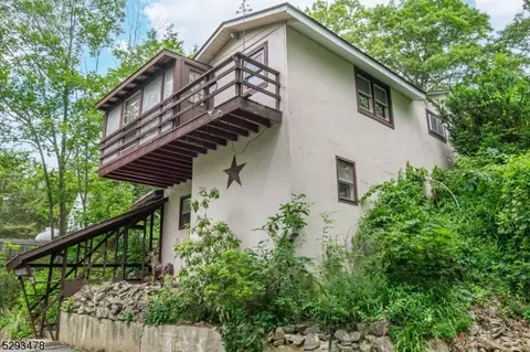 78 Bayonne Dr, West Milford Twp, NJ 07421
