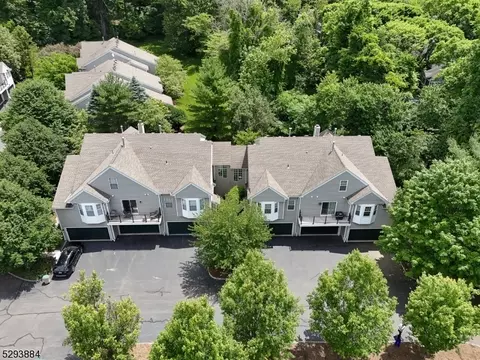 30 Heatherwood Ln, Bedminster, NJ 07921